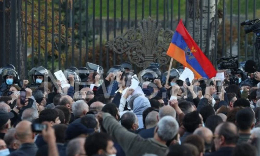 Τελεσίγραφο αντιπολίτευσης σε Πασινιάν: ''Παραιτήσου μέχρι το βράδυ''